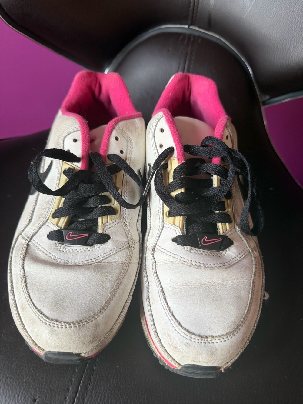 Nike Women’s White Sneakers with Pink Lining and Black Laces